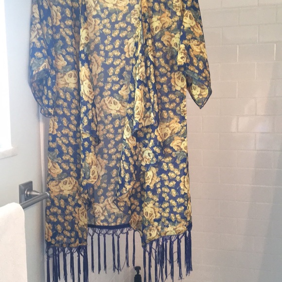 LuLaRoe Other - LulaRoe floral Monroe kimono